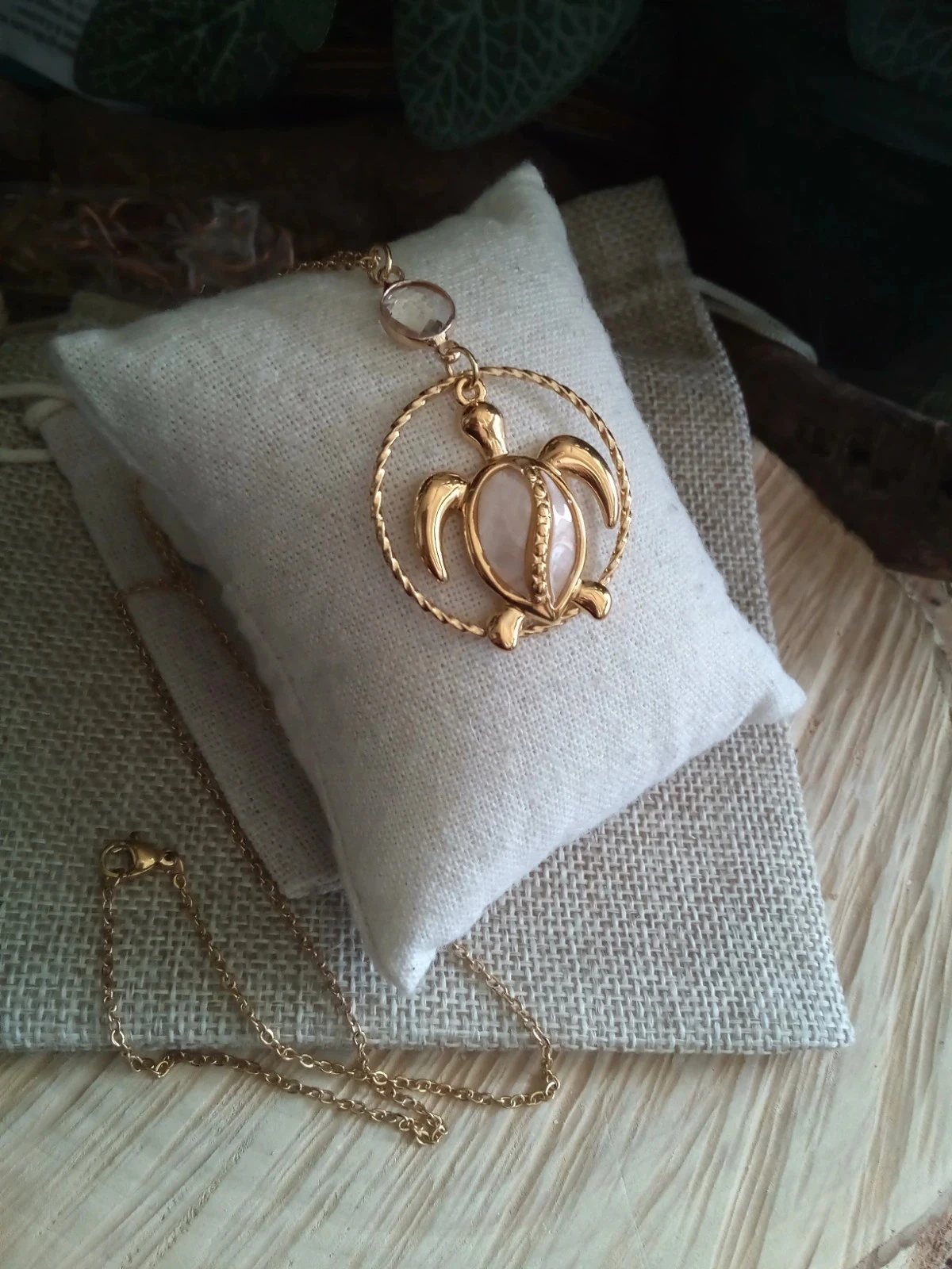 Collier pendentif tortue en n'acre naturelle – photo 3